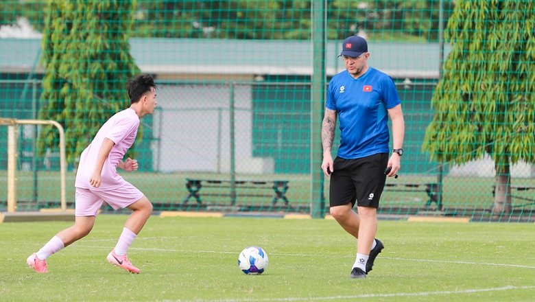 HLV U16 Việt Nam: Thể lực cầu thủ hiện tại vượt trội so với lứa trước
