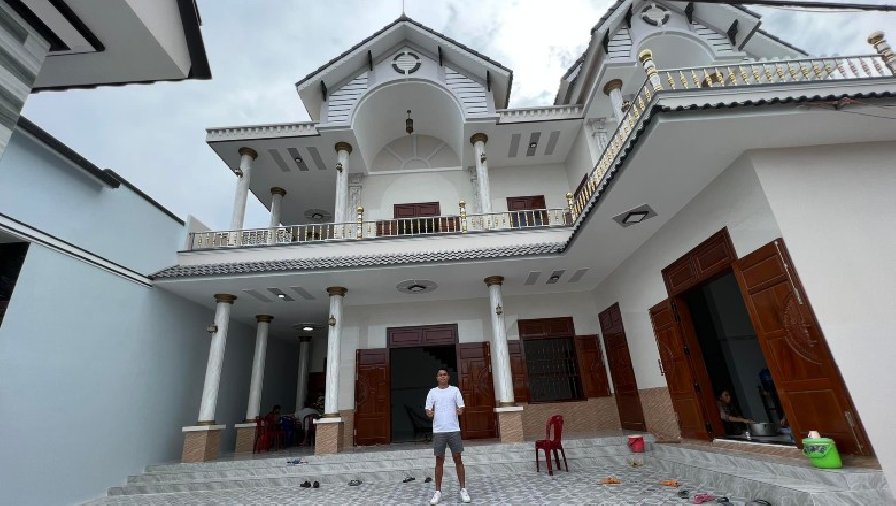 Dụng Quang Nho xây nhà mới khang trang cho bố mẹ ở tuổi 22