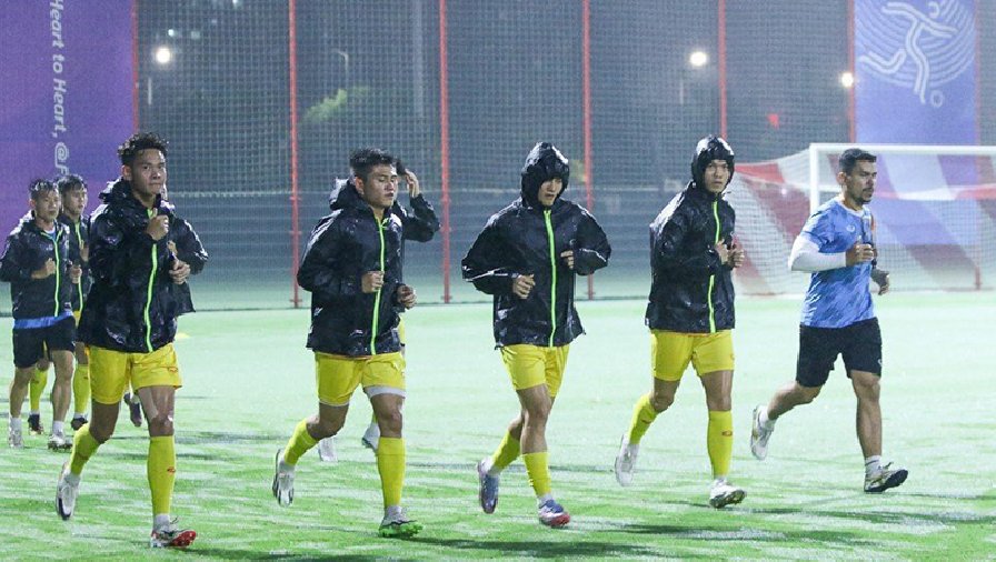 U23 Việt Nam tập dưới mưa trước trận cầu sinh tử ở vòng bảng ASIAD 19
