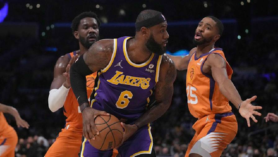 Los Angeles Lakers thua trận thứ 8 liên tiếp trong ngày Davis suýt tẩn đồng đội