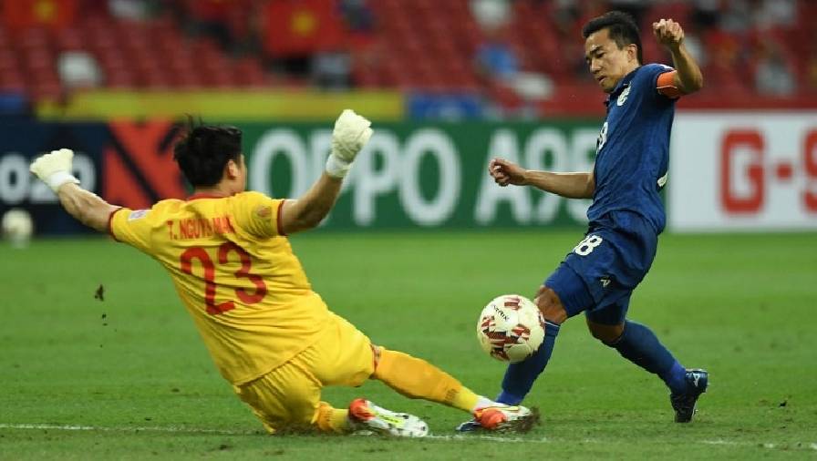 ĐT Việt Nam thua trắng 2 bàn trước Thái Lan, nguy cơ sớm thành cựu vương AFF Cup