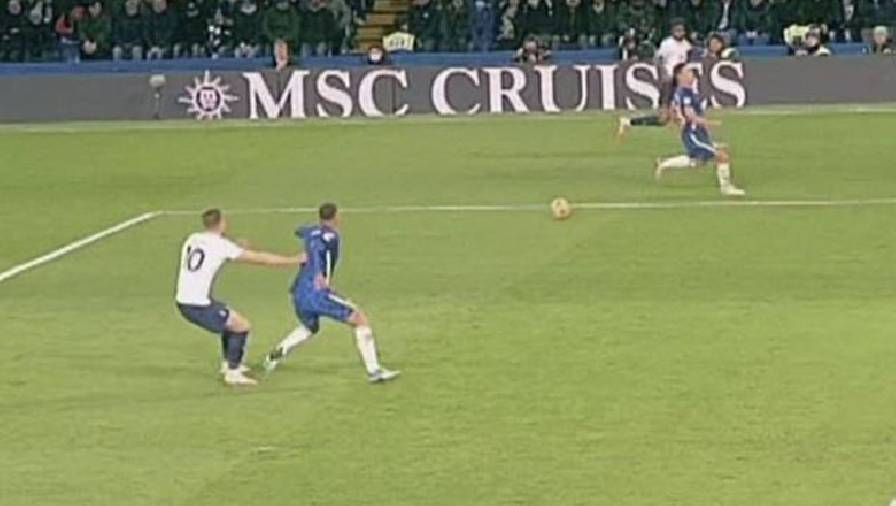Trọng tài gây tranh cãi khi từ chối bàn thắng của Harry Kane trước Chelsea