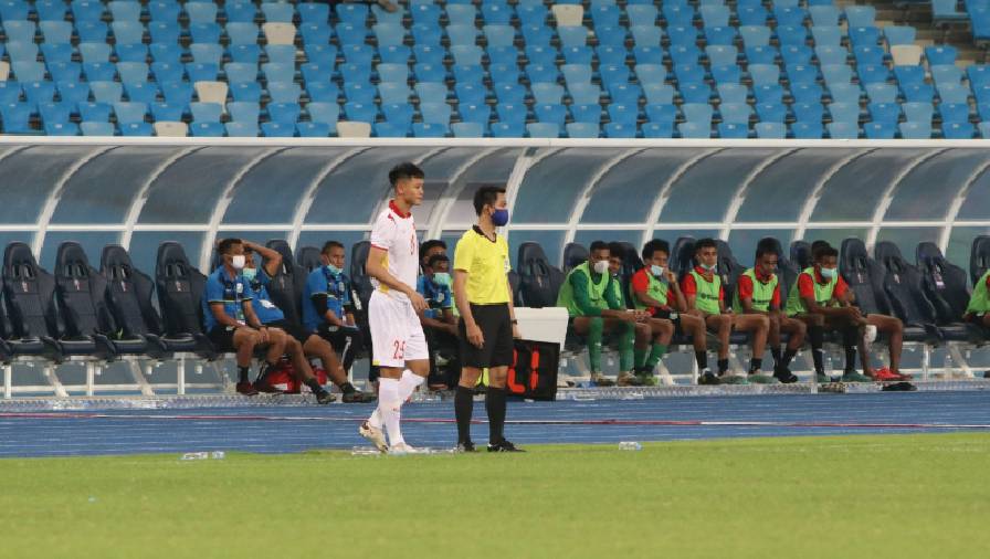 Thủ môn Liêm Điều vào sân, trở thành tiền đạo bất đắc dĩ của U23 Việt Nam