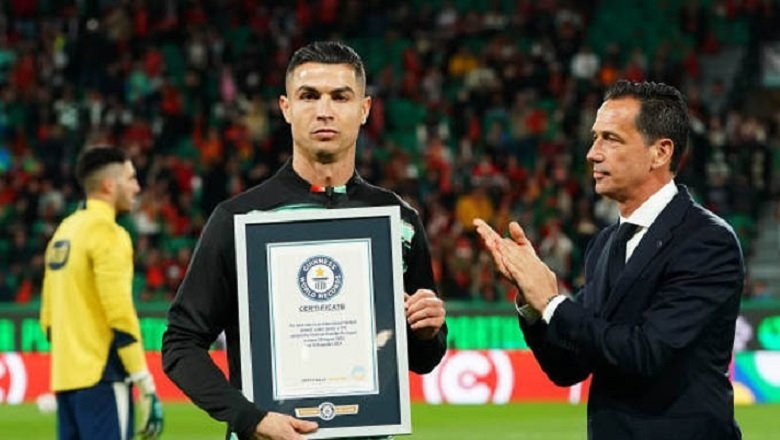 Ronaldo sút hỏng pen vẫn lập kỷ lục Guinness Thế giới