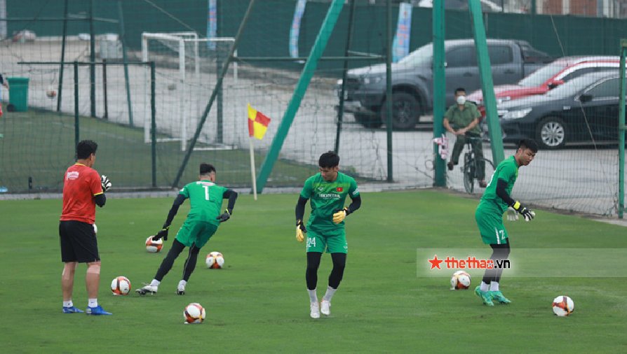 Nhóm thủ môn U23 Việt Nam tập riêng sau trận thắng U20 Hàn Quốc