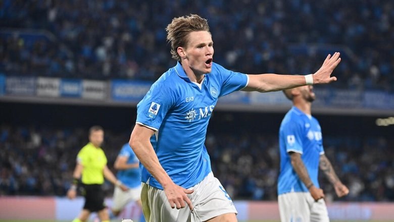 Tỏa sáng rực rỡ, cựu sao MU ẵm giải Cầu thủ xuất sắc nhất Serie A