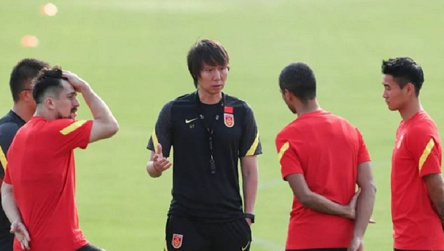 HLV Lý Thiết: Cầu thủ Trung Quốc thiếu tự tin vì bị CĐV nhà chê quá nhiều