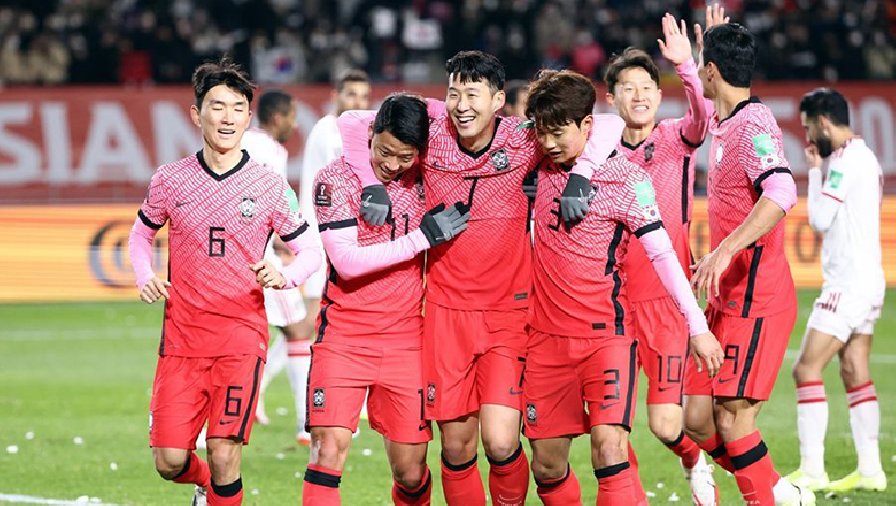 Hàn Quốc triển khai lực lượng cứu hộ trong lúc người dân xem World Cup 2022
