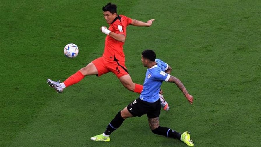 Kim Min Jae được ví như 'bức tường sắt', khiến dàn sao Uruguay im tiếng