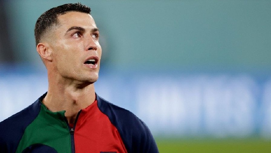 Ronaldo bật khóc khi hát quốc ca, dấu hiệu giã từ ĐTQG như Công Vinh ngày nào