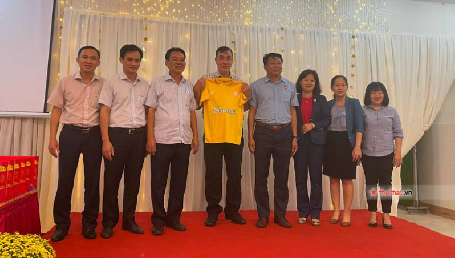 HLV Bùi Quang Ngọc ra mắt CLB bóng chuyền nam Sanest Khánh Hòa