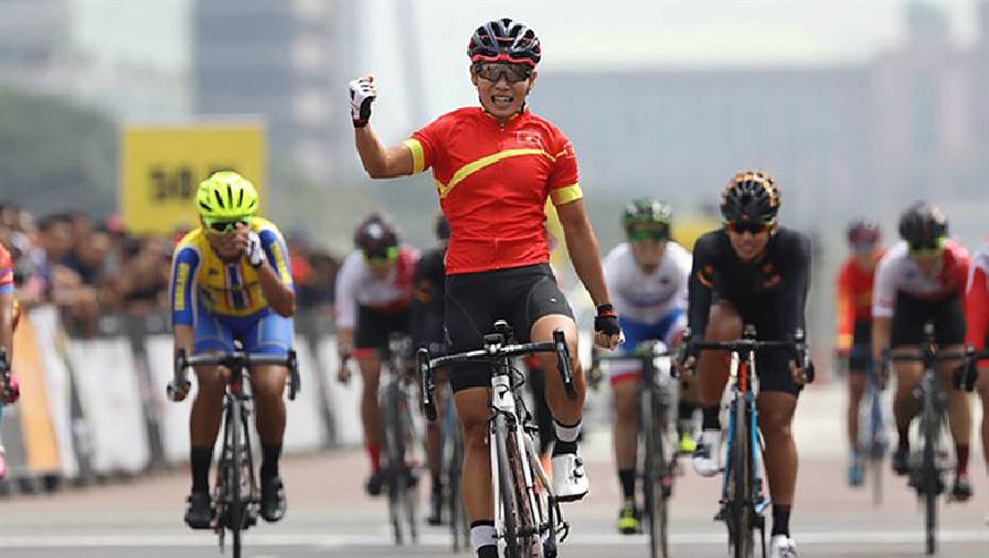 Nguyễn Thị Thật cùng xe đạp nữ Việt Nam đã tới Tajikistan dự giải Vô địch châu Á 2022