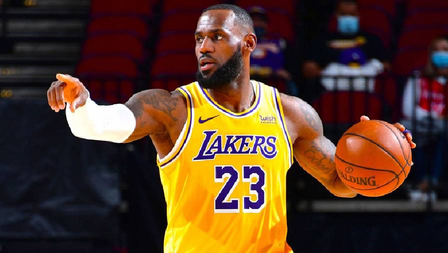 LeBron James trở lại, Lakers liên tiếp đón tin vui
