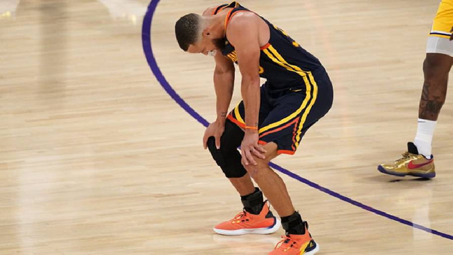 Sốc! Stephen Curry đưa Golden State Warriors đến Play-in dù xương cụt bị nứt