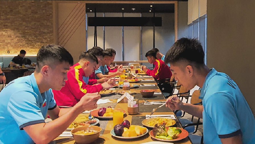 Cầu thủ U23 Việt Nam hào hứng với đồ ăn tại UAE