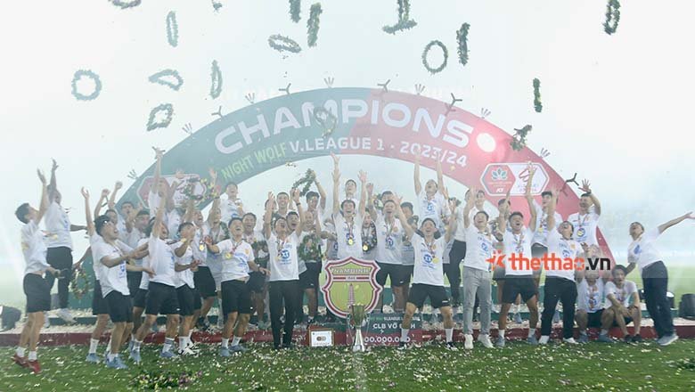 HLV Vũ Hồng Việt, Văn Toàn rạng rỡ trong lần đầu tiên vô địch V.League