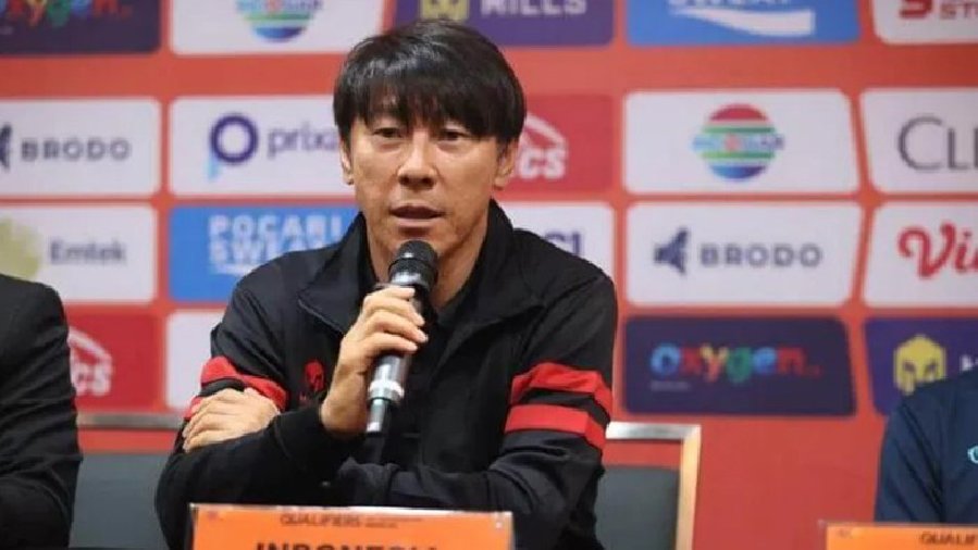 HLV Shin Tae Yong không hài lòng với hàng thủ Indonesia dù thắng Curacao