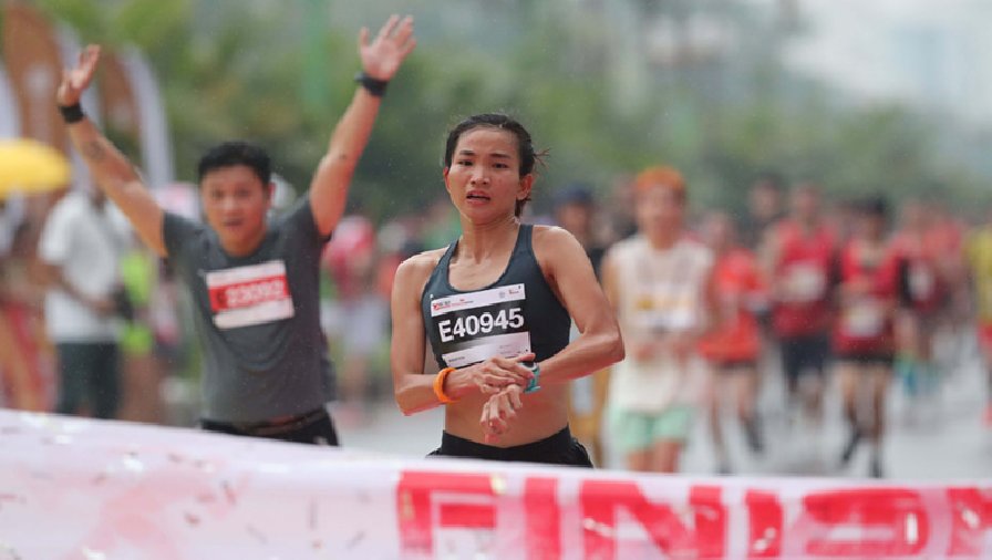 Nguyễn Thị Oanh vô địch trong lần đầu tham dự 1 giải marathon chính thức