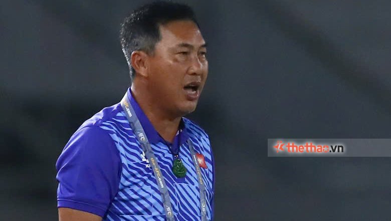 HLV Hứa Hiền Vinh: 'U20 Việt Nam chơi bóng vẫn còn cầu kỳ'