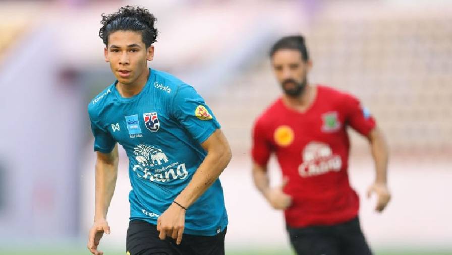 ‘Ngôi sao Anh Quốc’ của U23 Thái Lan chấn thương vì mặt sân xấu