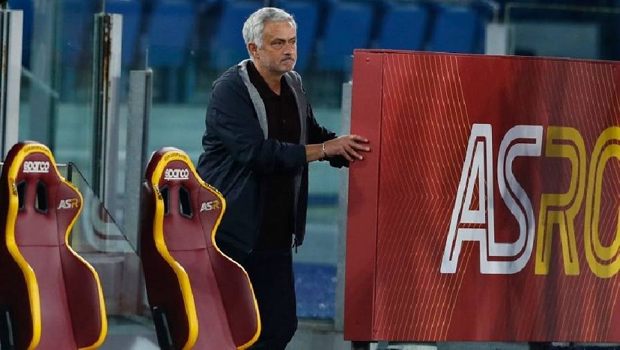 Mourinho bị đuổi, AS Roma vẫn chặn đứng mạch thắng của Napoli ở Serie A
