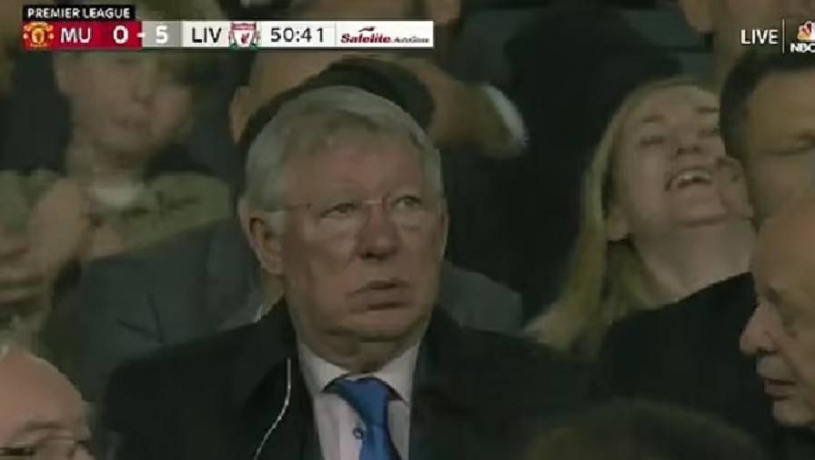 Sir Alex thất thần trên khán đài khi chứng kiến MU thua tan nát trước Liverpool