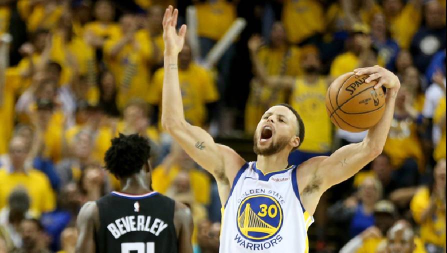 Steph Curry lập kỷ lục mới trong màu áo Golden State Warriors
