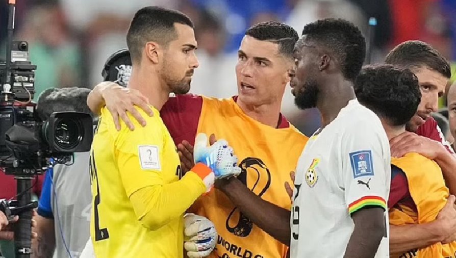 Ronaldo đã nói gì với thủ môn suýt khiến Bồ Đào Nha mất 2 điểm trước Ghana?
