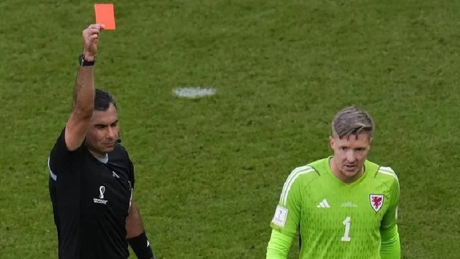 Thủ môn Xứ Wales là người đầu tiên nhận thẻ đỏ tại World Cup 2022, lập cột mốc không ai muốn