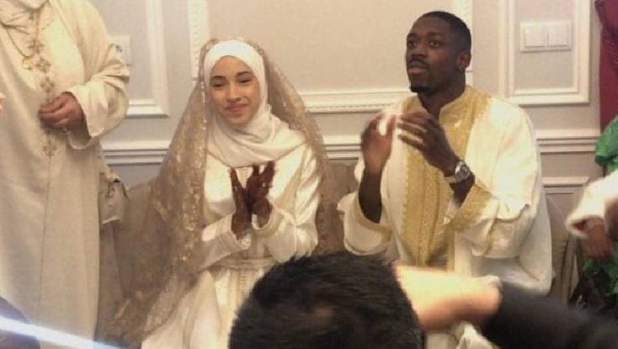 Dembele bí mật cưới vợ theo đạo Hồi, cả đội Barca mới biết là có bạn gái