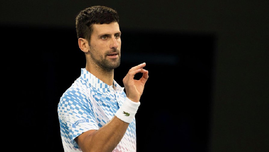 Djokovic 'vượt rào' phá vỡ quy tắc với HLV trong trận thắng Rublev