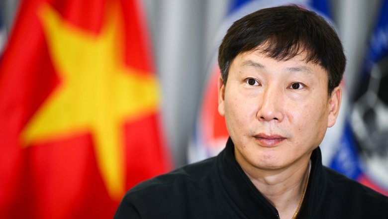 HLV Kim Sang Sik: 'Tôi phải suy nghĩ rất nhiều vì ở Việt Nam có nhiều cầu thủ ngôi sao'