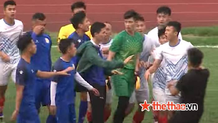 Cầu thủ Nam Đinh và Phú Thọ ẩu đả dữ dội trong trận giao hữu