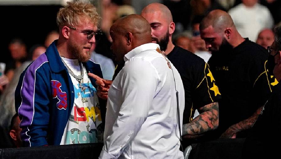 Dana White nói gì về sự cố Jake Paul đụng độ Daniel Cormier tại UFC 261?