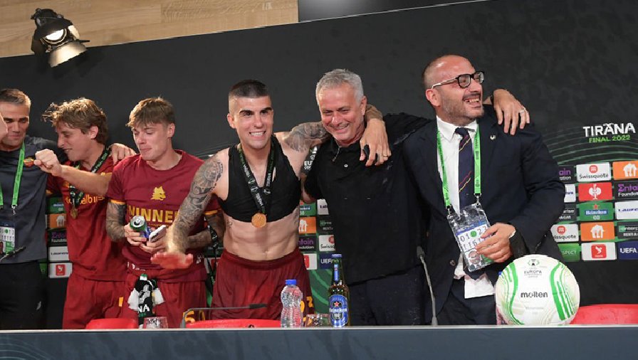 HLV Mourinho: Tôi sẽ ở lại AS Roma