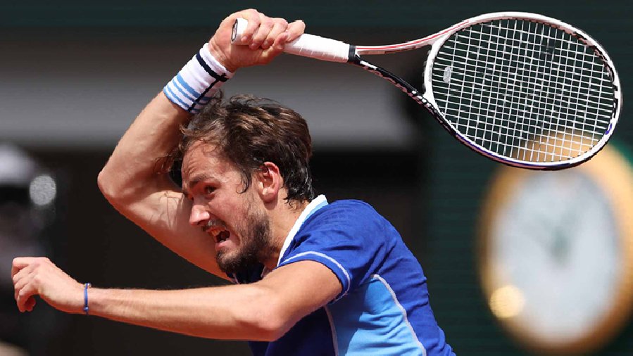 Medvedev lần đầu tiên vào vòng 3 Roland Garros mà không để thua set nào