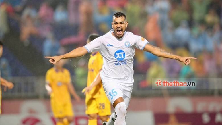 Hạ gục SLNA, Nam Định chạm một tay vào ngai vàng V.League