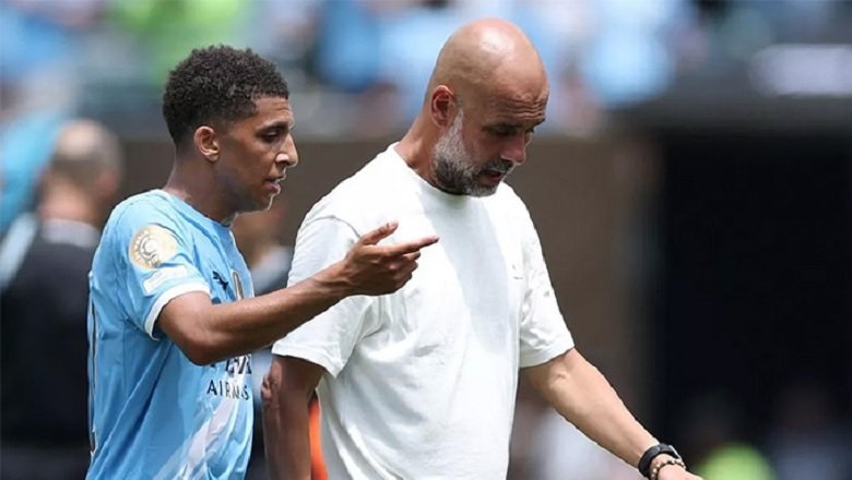Học trò bị phạt nặng, Pep chỉ trích thẳng mặt Trưởng ban trọng tài FIFA