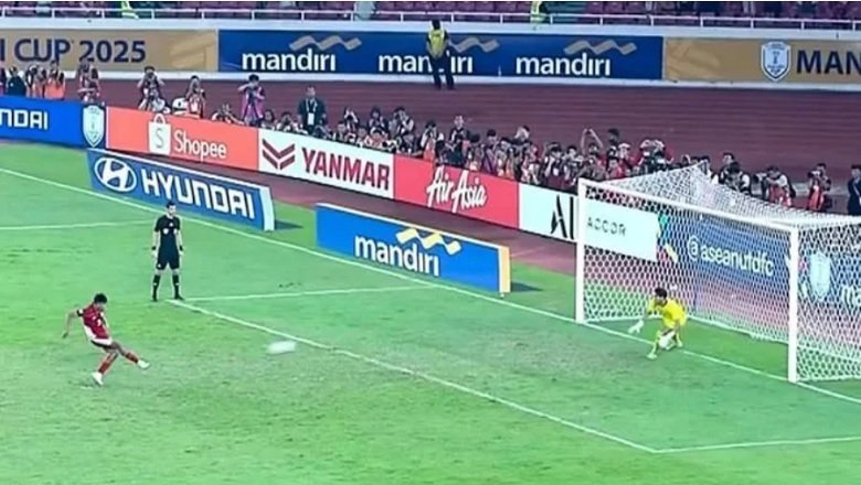 Trọng tài gây tranh cãi khi cho U23 Indonesia đá lại quả 11m trước U23 Thái Lan