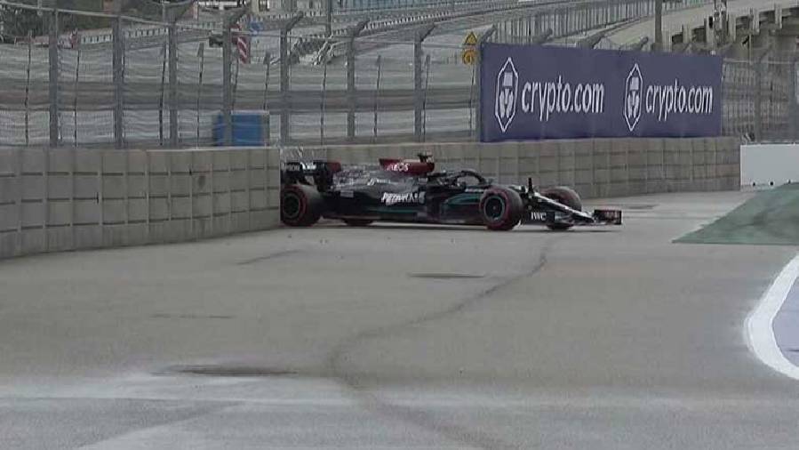 Lewis Hamilton lại gặp tai nạn ở chặng phân hạng F1 Russian Grand Prix 2021