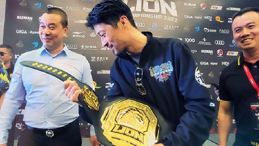 Johnny Trí Nguyễn kiểm tra đai vô địch LION Championship, học trò Quang Lộc tự tin trước trận chung kết