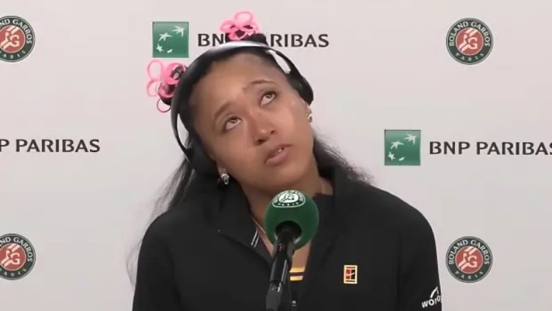 Bị loại sớm ở Roland Garros, Naomi Osaka bật khóc nức nở
