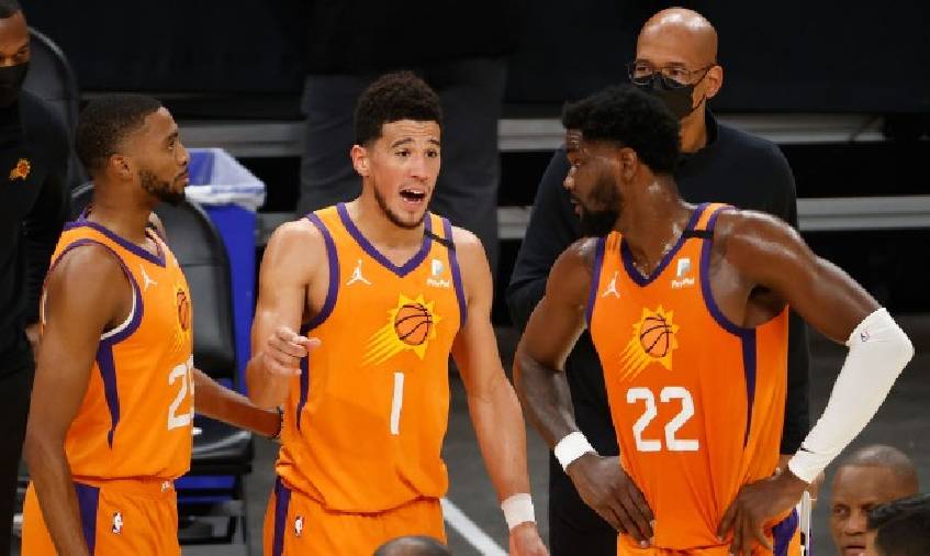 Booker toả sáng, Phoenix Suns đòi nợ trước Clippers