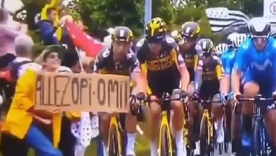 Nữ CĐV gây tai nạn cho gần 100 tay đua ở Tour de France