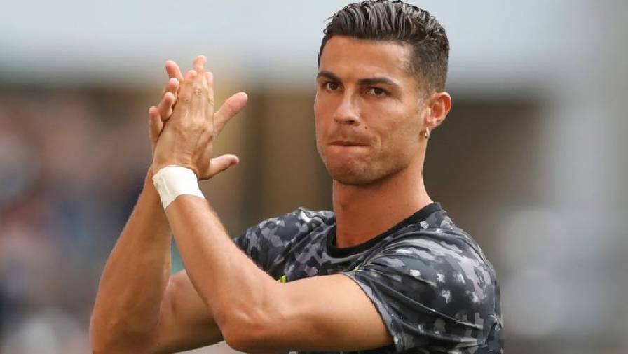 Ronaldo chào đồng đội ở Juventus, dọn đồ đến Man City