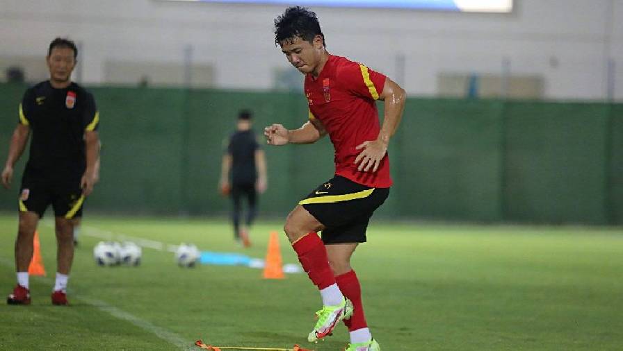 HLV thể lực Trung Quốc lo ngại tâm lý của cầu thủ khi bị 'nhốt' quá lâu