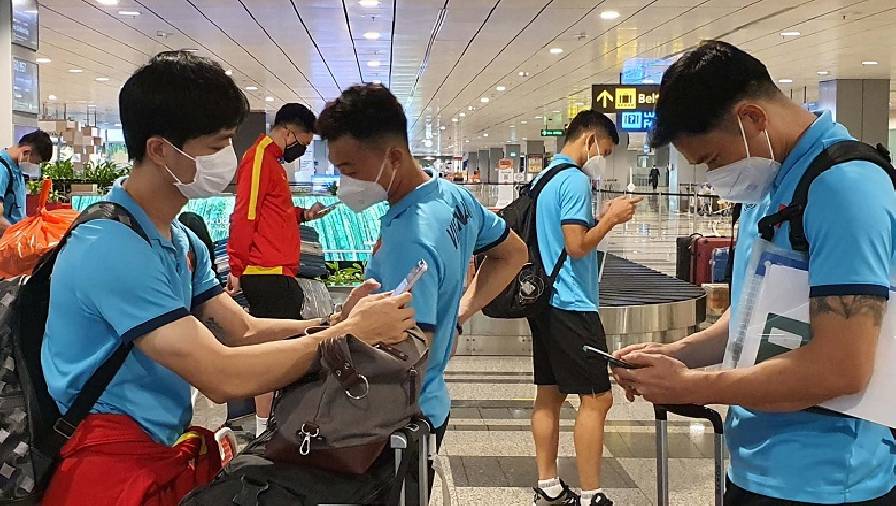 Đội tuyển Việt Nam bị kẹt lại 5 ngày ở Singapore