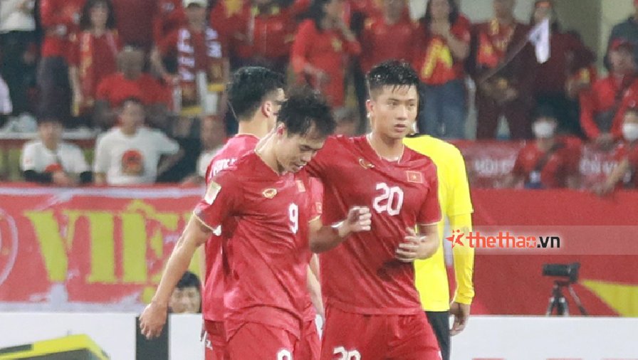 Tại sao Văn Toàn nhận thẻ đỏ ở trận Việt Nam vs Malaysia?