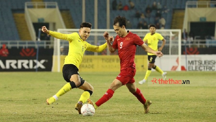 Văn Toàn nhận thẻ vàng thứ 2 rời sân ngay phút 32 trận Việt Nam gặp Malaysia