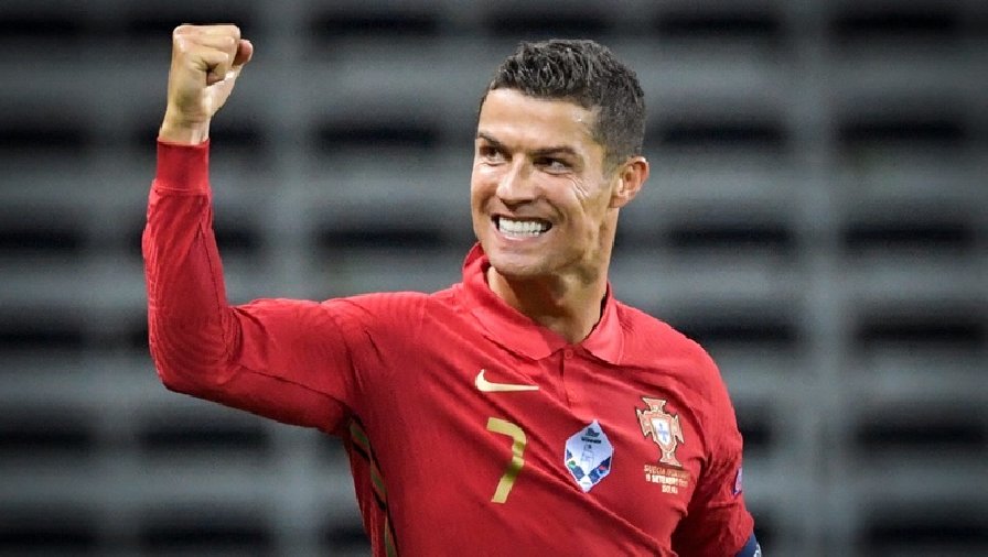 Ronaldo cho thấy trình độ thượng thừa, nói lưu loát 5 thứ tiếng